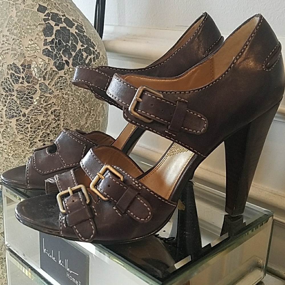 Tahari buckle heel